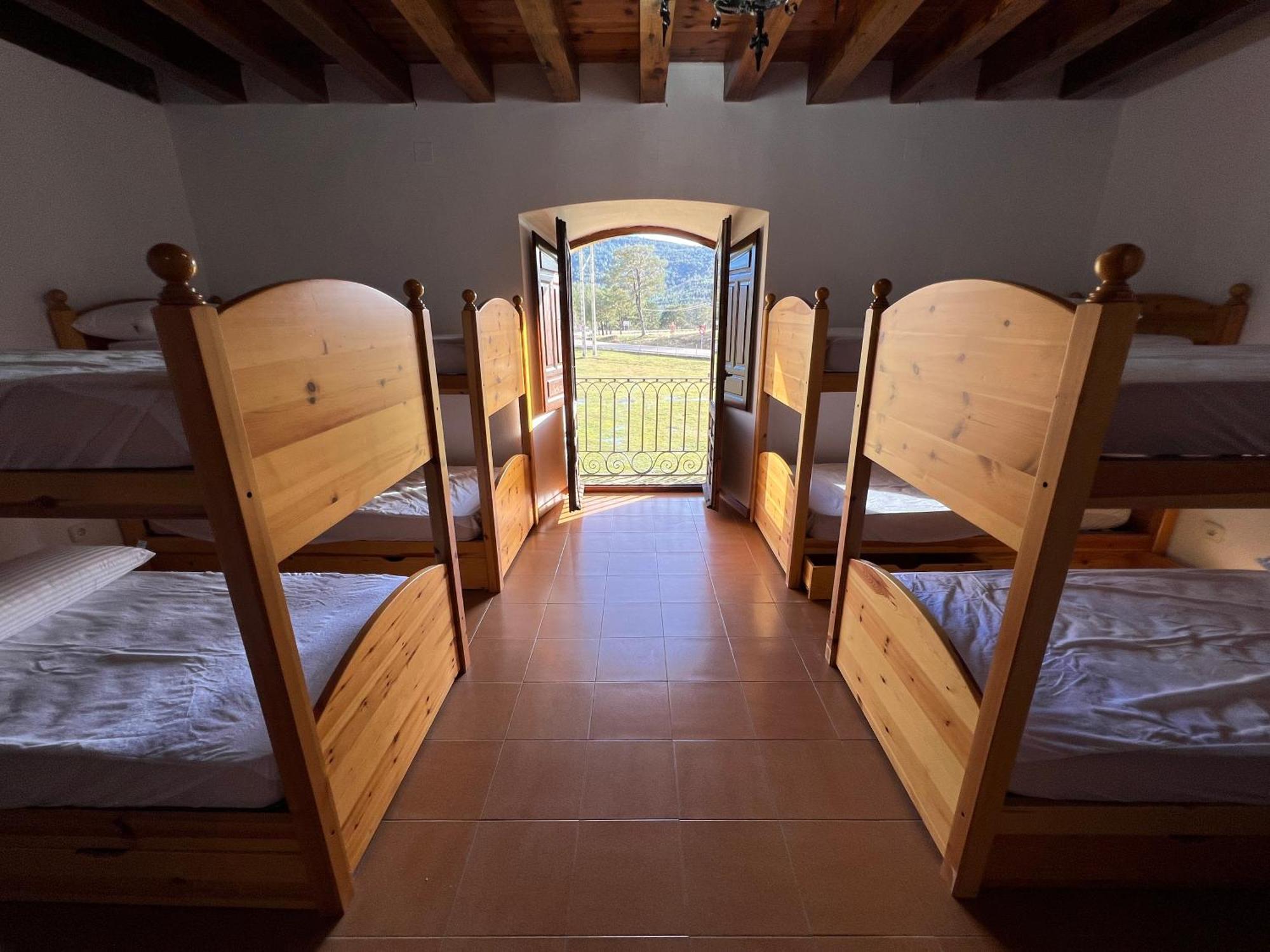 Albergue Pinares - La Casona De Revenga Regumiel de la Sierra Dış mekan fotoğraf